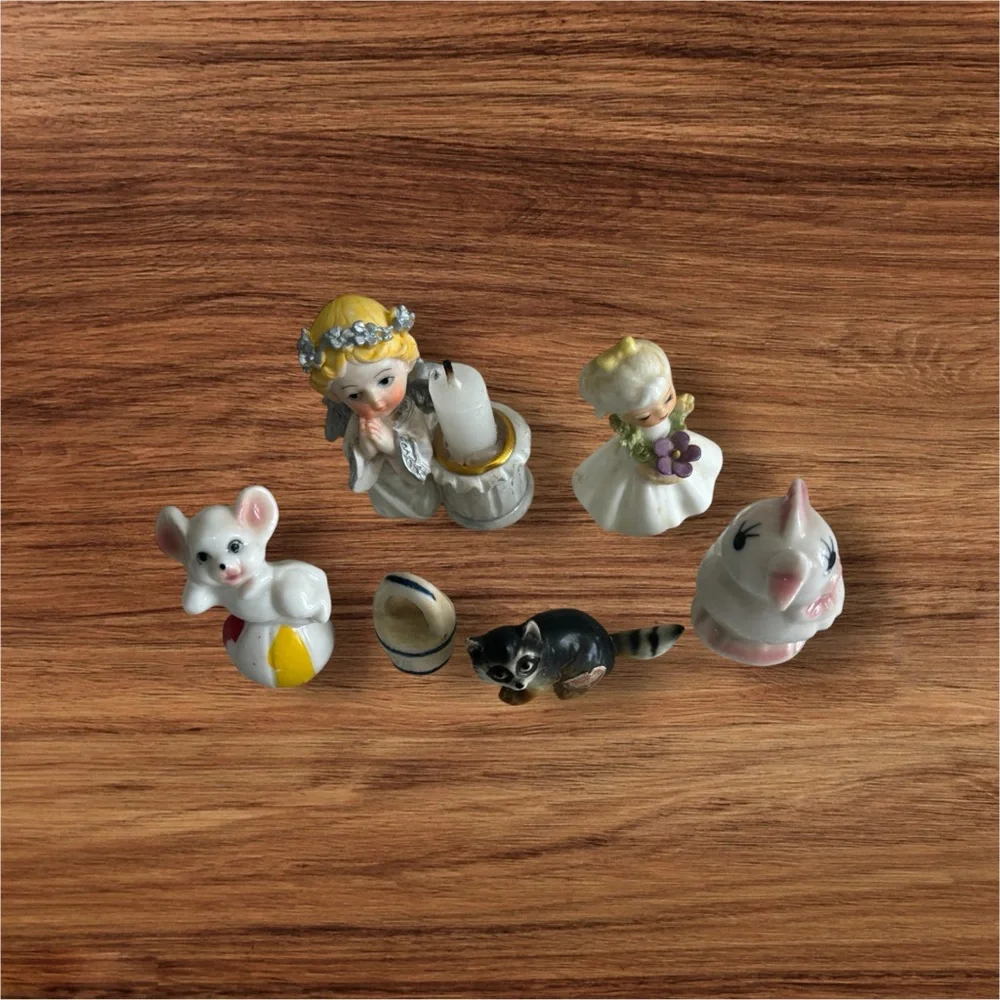 Figurines Set of Assorted Small Pets Multicolor